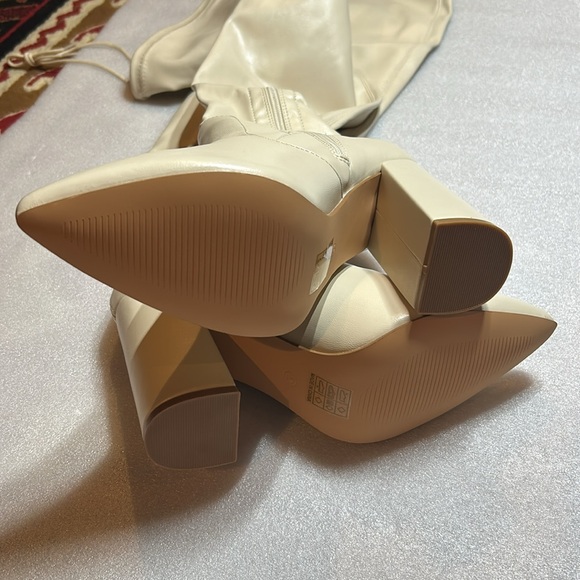 Off white otk boots. Size 10. New. - Picture 3 of 8